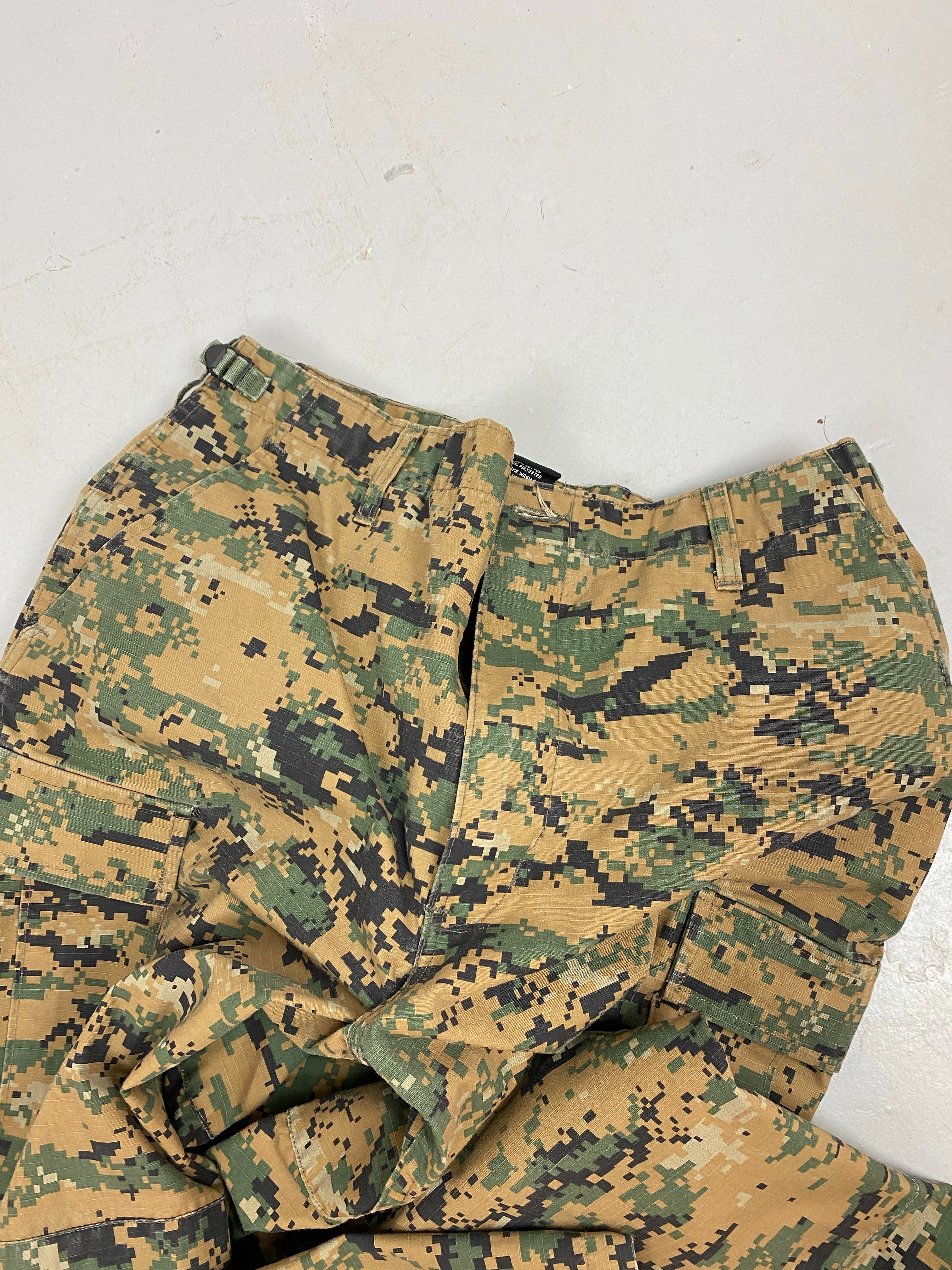Vintage cargo camo pants